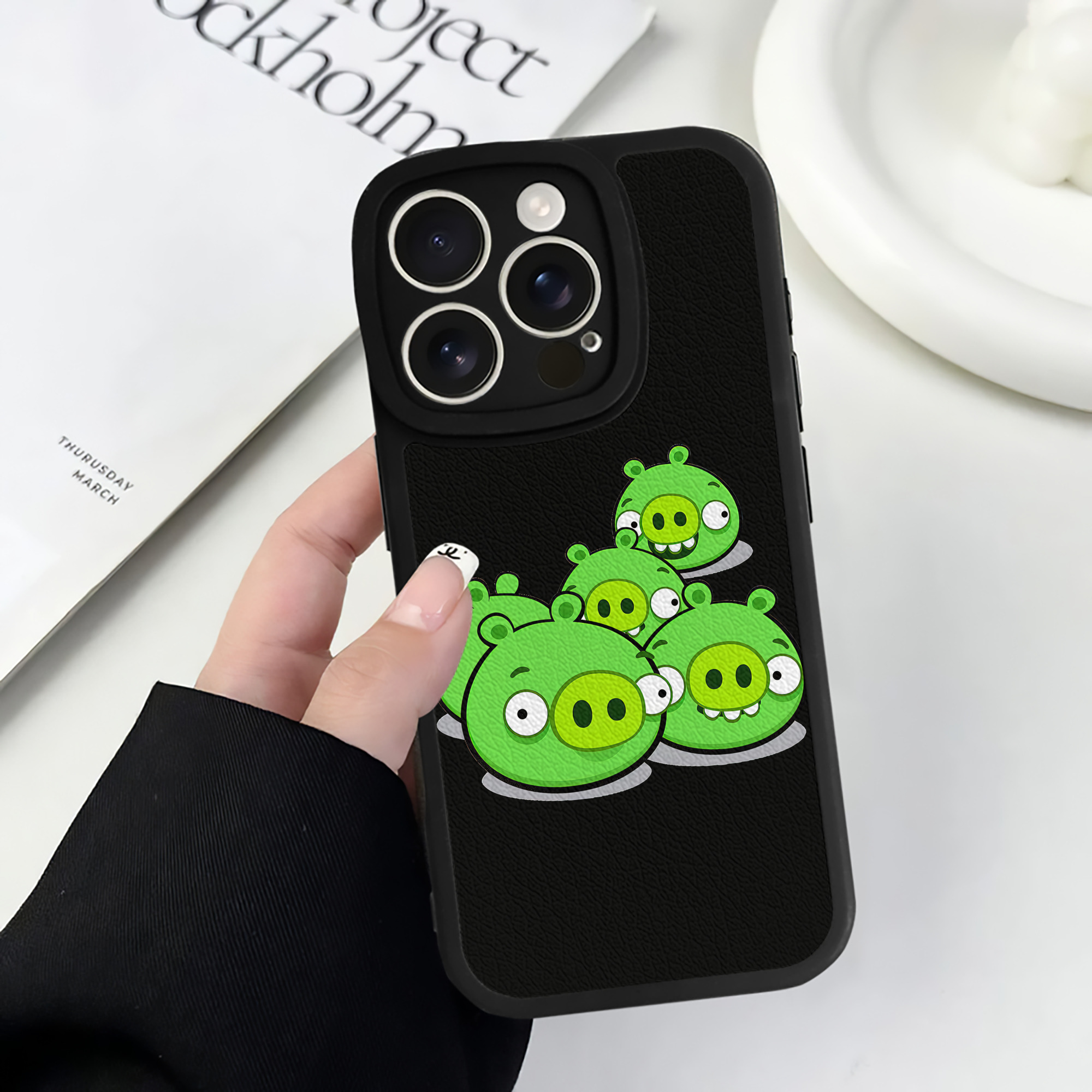 （画像用） Angry Birds アングリーバード 【iPhone 16シリーズ対応】シリコンスマホケース（レザー調） 材質：シリコン
